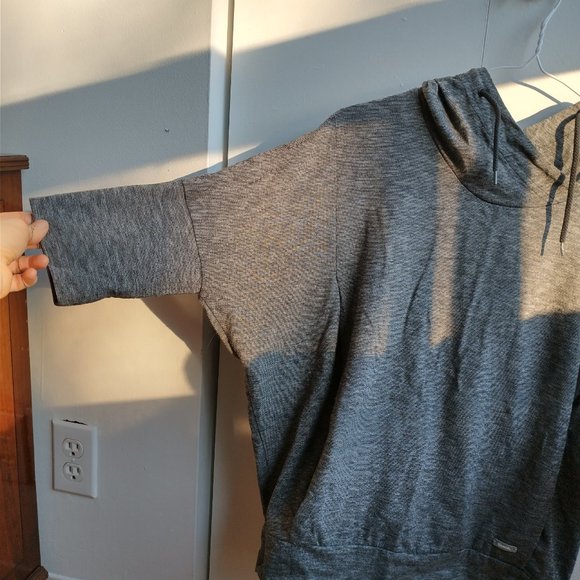 bench hoodie with mid-length arms and front pocket - Picture 3 of 6